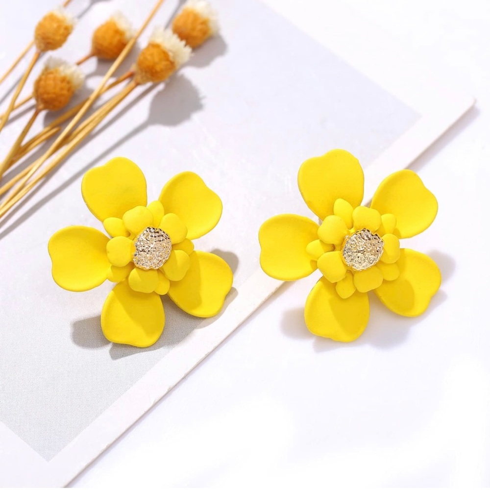 ♥️HP Flower Statement Earrings Yellow Gold Studs Boho Chic Alloy NWT